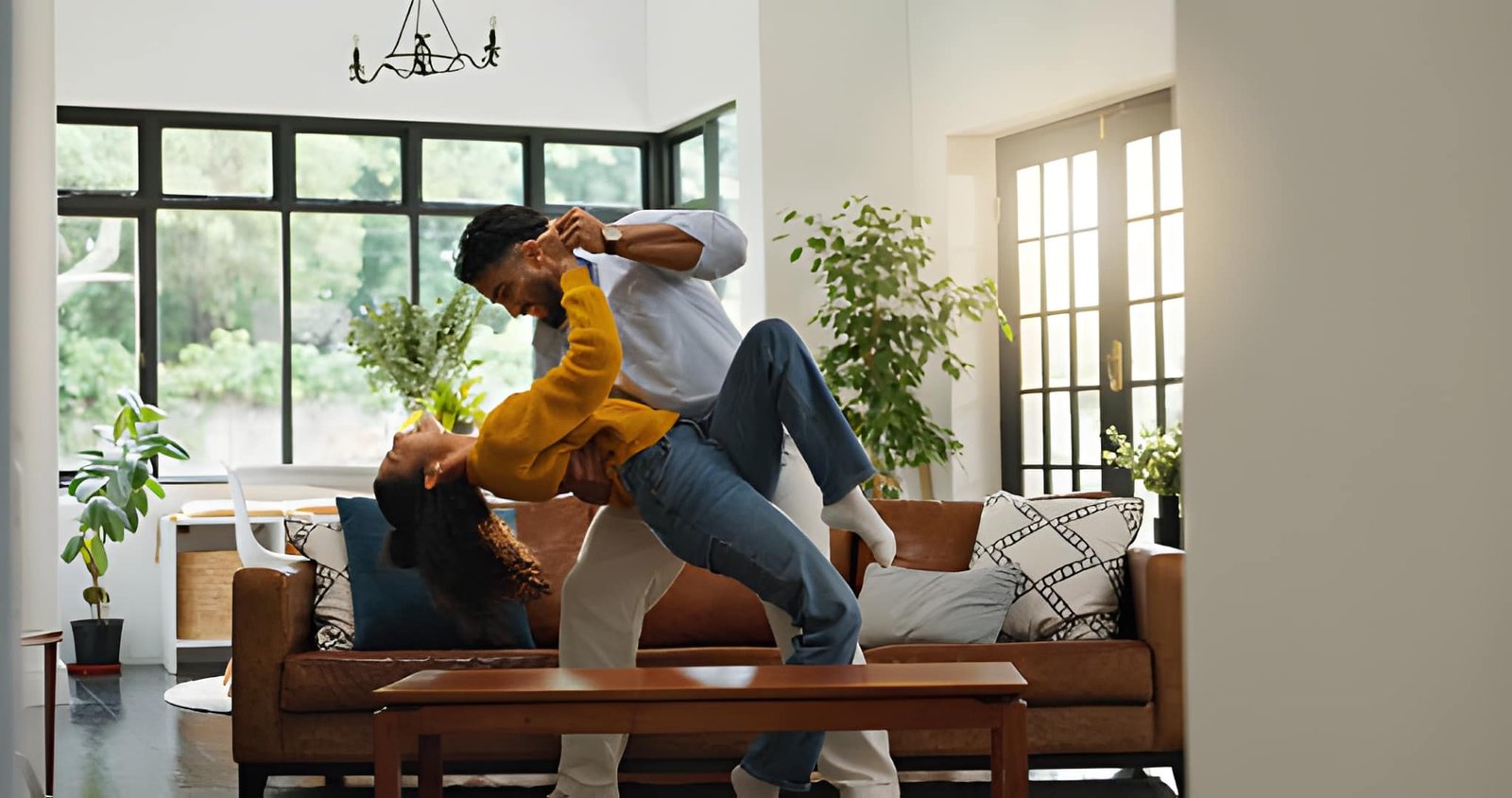 10 Beginner Mistakes in the Swinging Lifestyle — And the Lessons Experienced Couples Wish They Knew Earlier