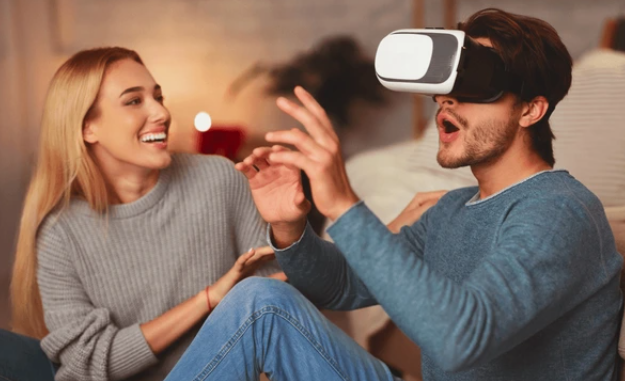 Co-Presence Over Content: How Shared Virtual Worlds Are Rewriting Human Connection