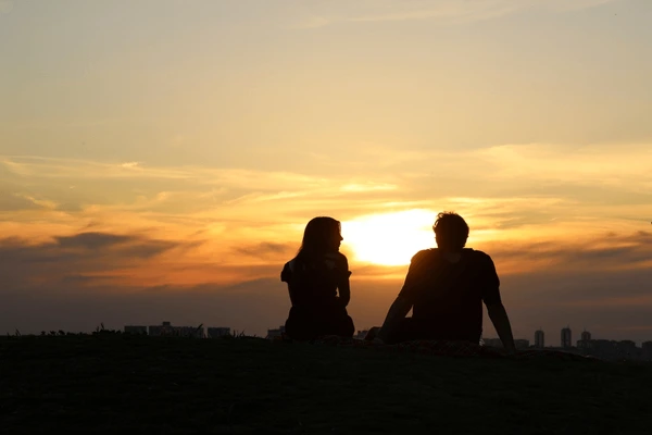 Foundations of Trust: How Emotional Boundaries Strengthen Modern Open Relationships