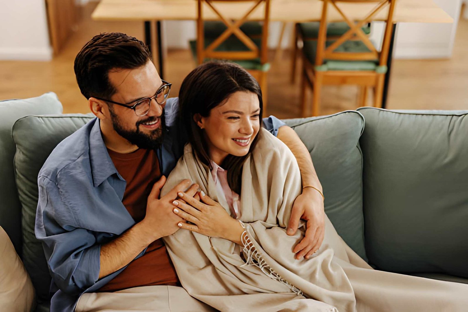 Strengthening Love Through Openness: How Emotionally Intelligent Couples Thrive in the Swinging Lifestyle