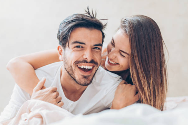 The Power of Emotional Check-Ins: How Couples Stay Connected During Lifestyle Experiences