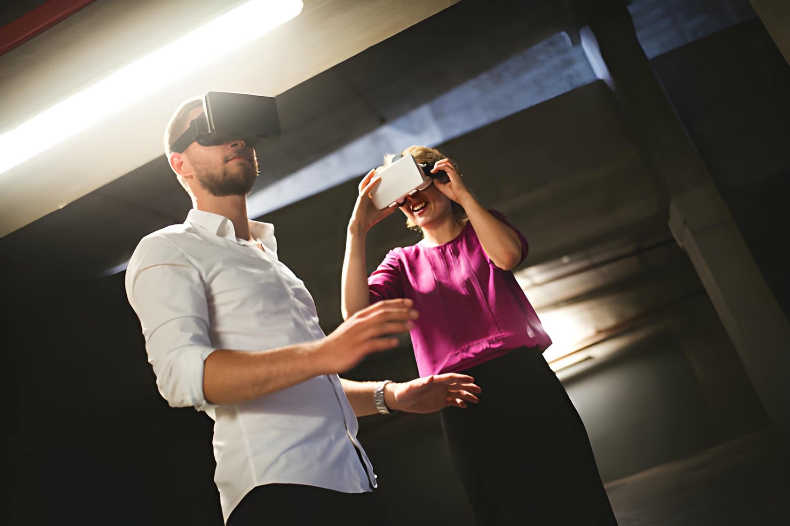 The Rise of Hybrid Intimacy: How Virtual Reality Is Redefining Human Connection