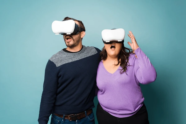 When Quiet Voices Lead: How Virtual Reality Turns Shy Observers into Social Anchors