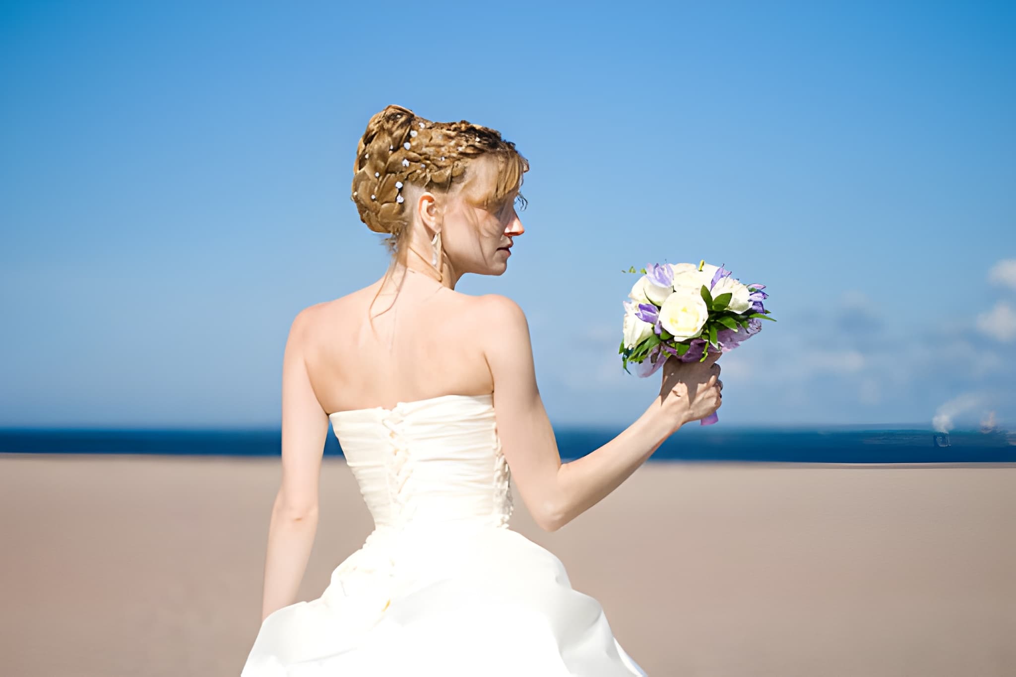 Writing a Hotwife Profile That Sparks Genuine Connection — Insights From SwingersNest Moderators