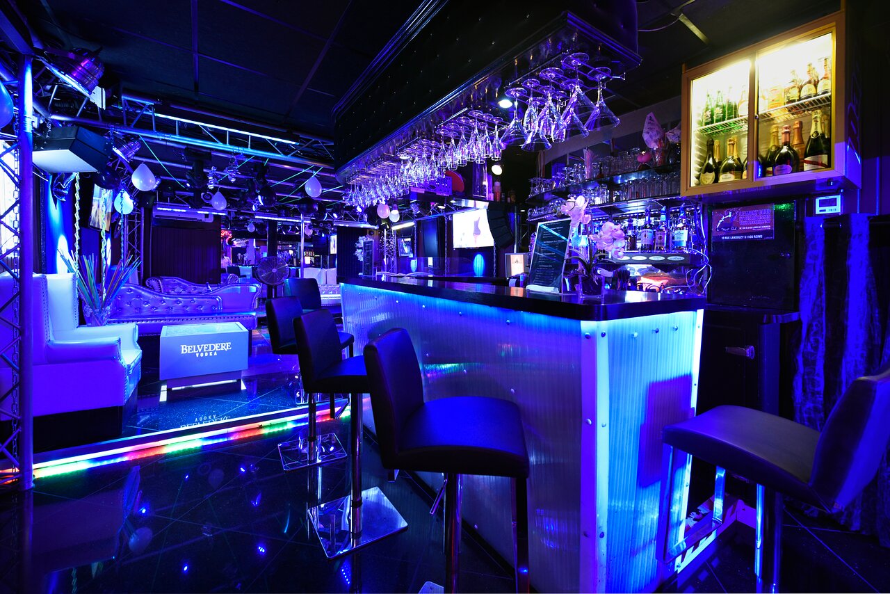 Le Must Club